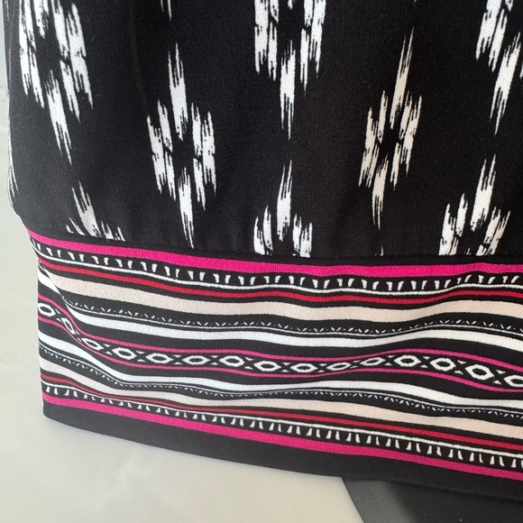 White House Black Market Black and White Patterned Blouse -Large - Picture 6 of 8